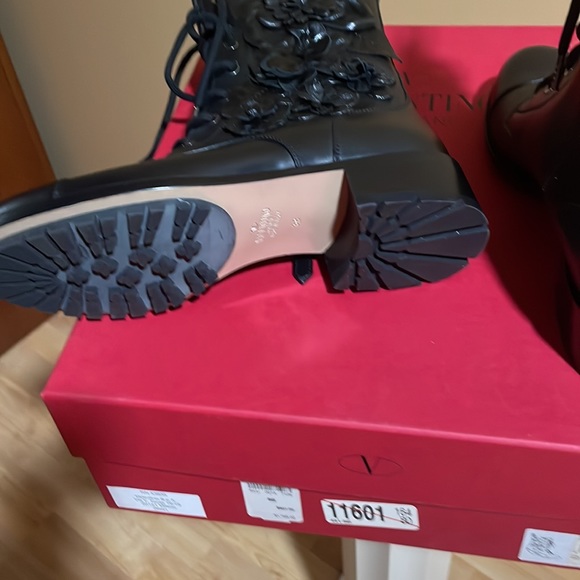 NIB Authentic Valentino Leather Moto Boots, size 38(8) - Picture 9 of 9